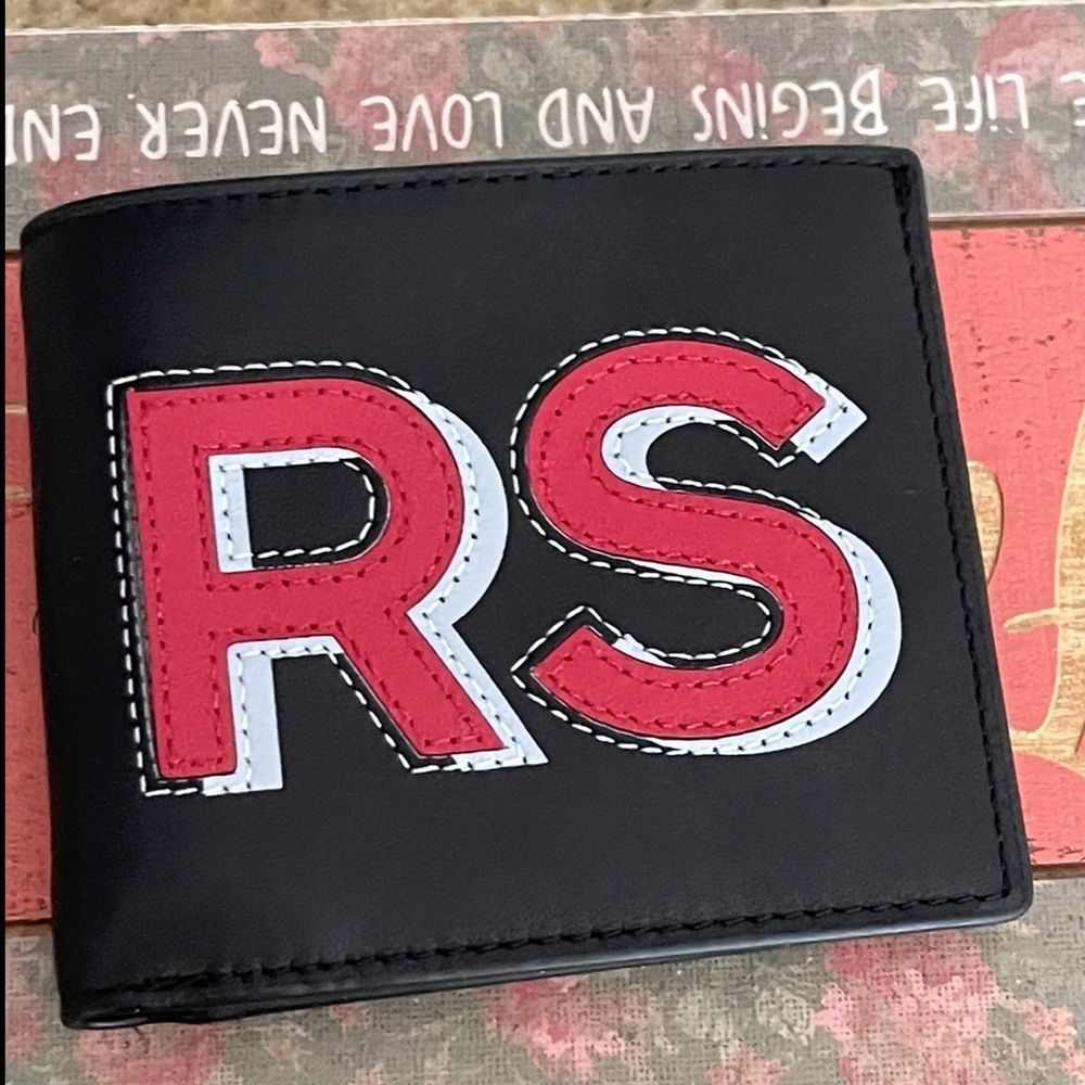 New mk men’s wallet 🧔🏽♂️ - Picture 2 of 6